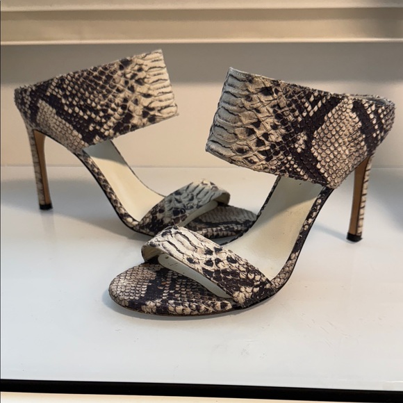 Stuart Weitzman Shoes - Stuart Weitzman Snakeskin Heels in Black and Cream